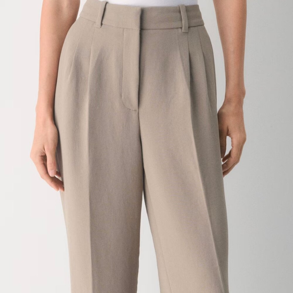 Aritzia The Effortless Pant™ Wider - Crepette, Regular, Taupe, size 0